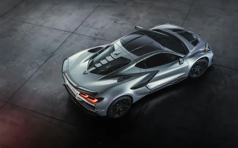 سلسلة إنجازات على حلبات عالمية