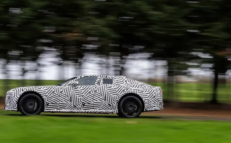 قوة خارقة في هيكل فخم