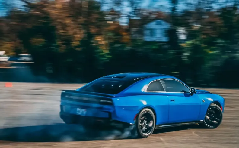 سيارة عضلات لكل الفصول