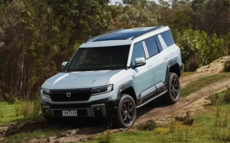 Denza B8 Arrives as the UAE’s New Luxury Hybrid Leader