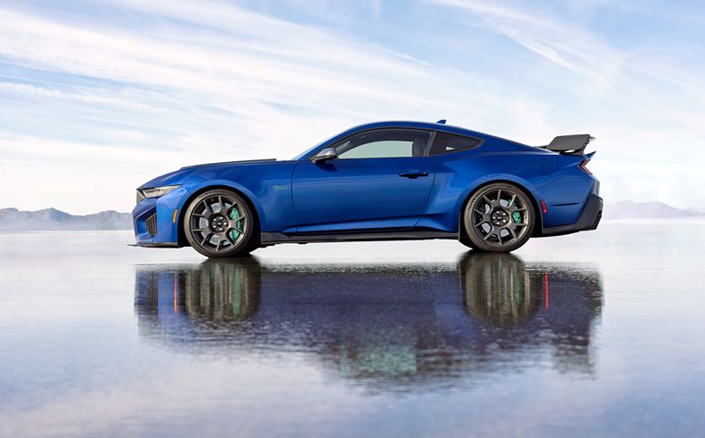 Race-Bred Evolution of Mustang Dark Horse SC