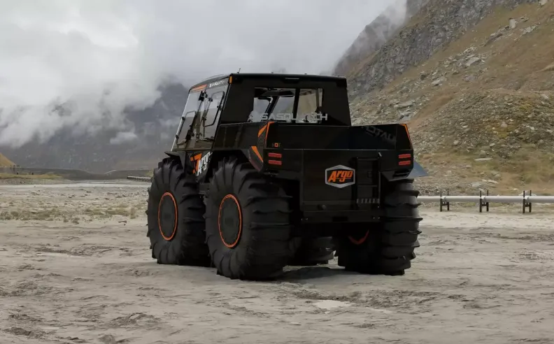 القوة المحركة والمقصورة الداخلية