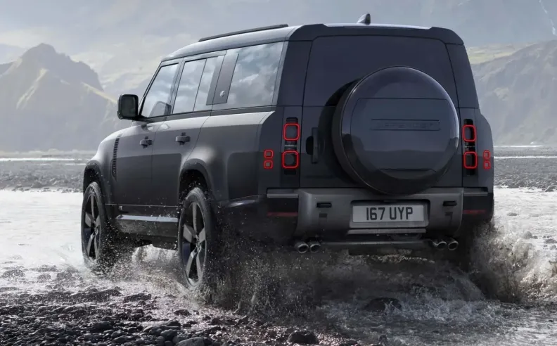 ديفندر V8 متوافرة الآن بـ 8 مقاعد