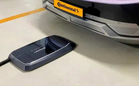روبوت كونتيننتال يجسد مستقبل شحن السيارات الكهربائية لاسلكياً