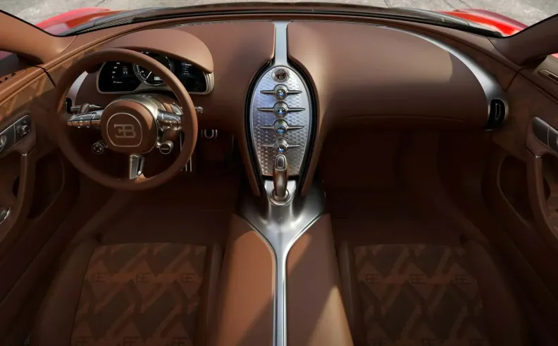 المقصورة الداخلية: عندما تلتقي صناعة السيارات بالساعات الفاخرة