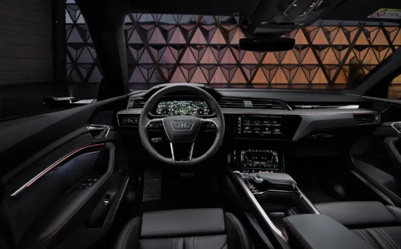 داخلية اودي كيو 8 إي تيرون الجديدة