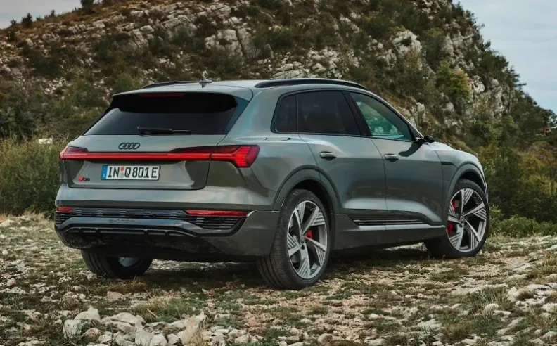 أداء وقدرة اودي كيو 8 إي تيرون