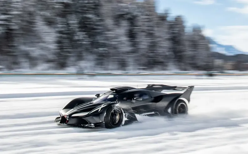 تحدي الفيزياء: كيف تسيطر بوجاتي على الجليد؟