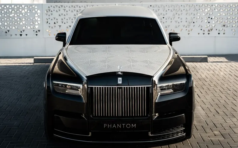 رولز رويس فانتوم أرابيسك: تحفة فنية تخطّ بالليزر فصلاً جديداً في تاريخ الفخامة