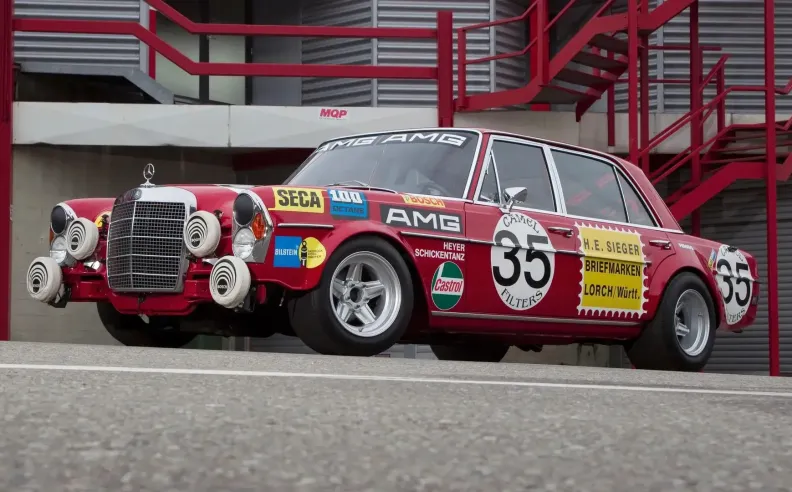 الجذور التاريخية: من ورشة السباق إلى عرش السرعة