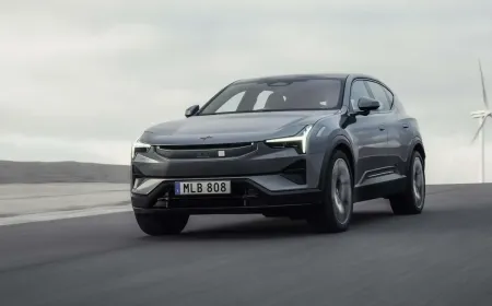 بولستار تعيد رسم هوية السيارة الكهربائية: عودة الأزرار وتوديع المقصورات الرمادية في 2026