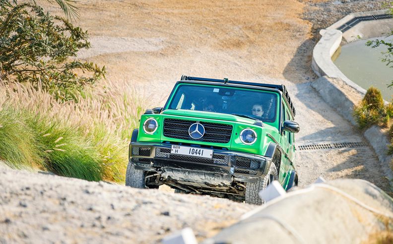 سفيتولينا تخوض تجربة قيادة وعرة قبل بطولة دبي للتنس