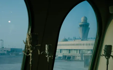 معرض NOMAD Abu Dhabi يحول مطارا قديما في أبوظبي إلى وجهة للفن والفخامة