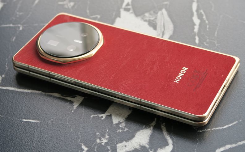 Why the Next Work Phone Won’t Be a Bar Phone