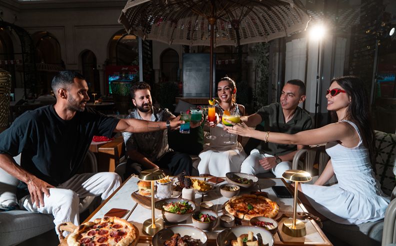 من مدرجات الملاعب إلى اللقاءات الممتعة.. ذا كورتيارد يجمع عشاق كرة القدم في دبي