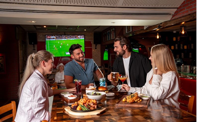 عرض كومبو كأس العالم يجمع بين الاسترخاء وتشجيع المباريات