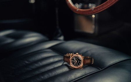 الزمن والسرعة يلتقيان مجدداً: Breitling و Aston Martin يقدمان Top Time تكريم للعبة DB5 الأيقونية