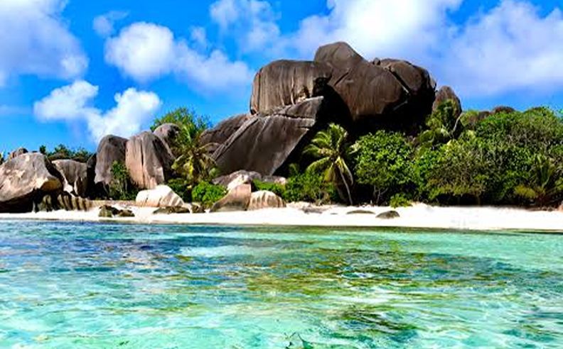 Raffles Seychelles Unveils Romantic Experiences Across Praslin