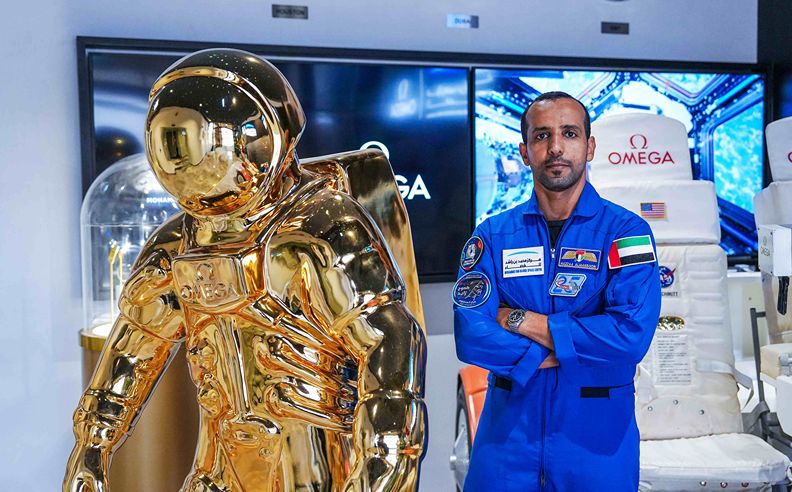 أوميغا سبيدماستر تحتفي بإرث الإمارات في استكشاف الفضاء