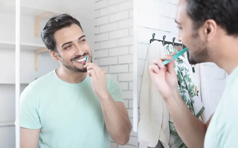 دليل الرجل لأسنان أكثر صحة.. عادات بسيطة تحمي فمك ولثتك كل يوم