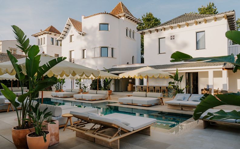 CASA METT Sitges Brings Mediterranean Luxury To Spain