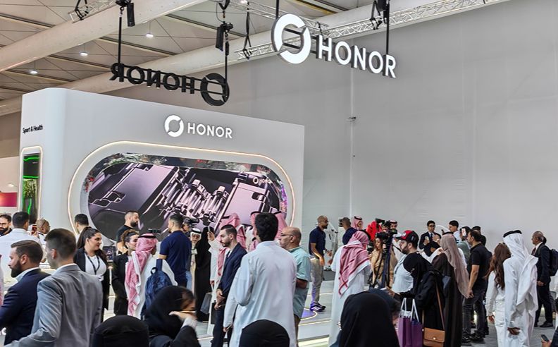 HONOR Unveils Robot Phone and Alpha Plan at LEAP 2026