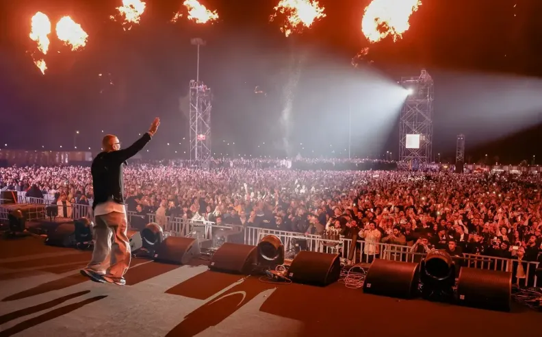 عمرو دياب يعود إلى دبي في ليلة موسيقية منتظرة على مسرح Coca-Cola Arena