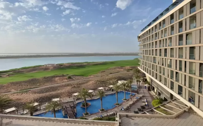 تجربة طعام استثنائية في Radisson Blu Yas Island