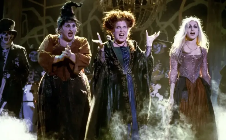 Hocus Pocus يجمع السحر والكوميديا في ليلة واحدة