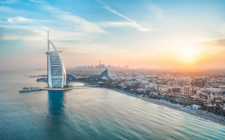 داخل Jumeirah Burj Al Arab.. هكذا تبدو الإقامة في أحد أفخم فنادق دبي