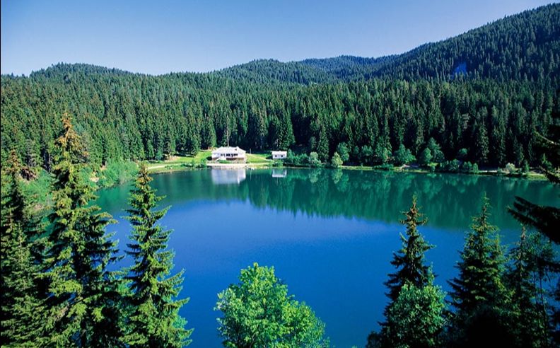Türkiye’s Must-Visit Lakes for Gulf Travellers This Autumn