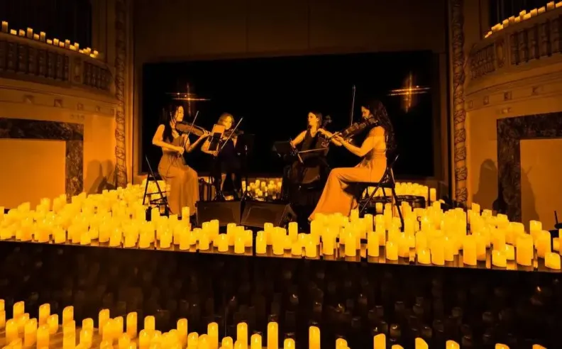 أجواء غامضة على ضوء الشموع مع Candlelight