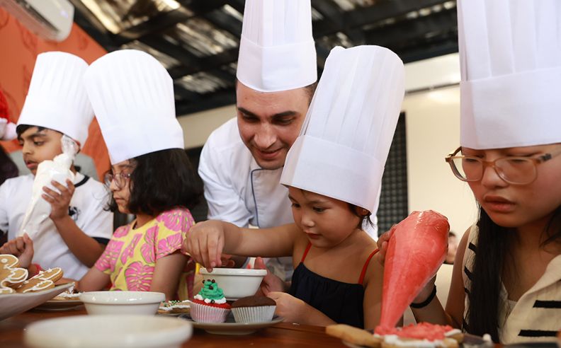 Radisson Blu Hotel Dubai Deira Creek Rang in the Festive Season Early with an ‘Early Christmas Brunch’ at Greenhouse Social