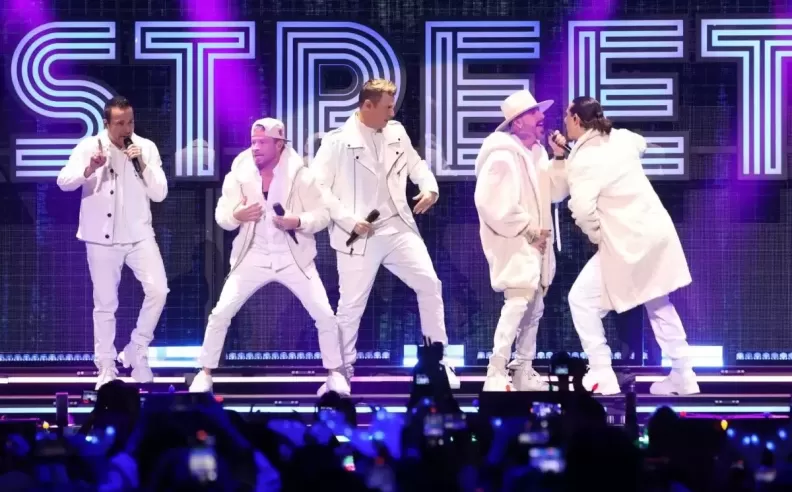 A Night of Unforgettable Hits and Pop Anthems