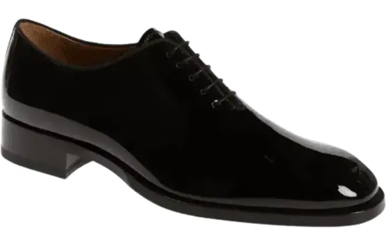 الأناقة الحمراء مع Louboutin Corteo Oxford