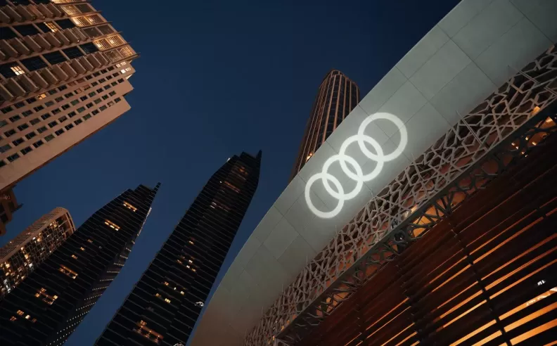 تحتفل Audi، النابودة للسيارات بانطلاق موسم دبي اوبرا مع عرض 