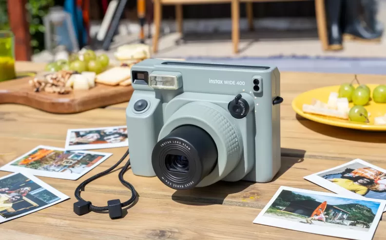 WIDE 400: Expanding Instant Photography