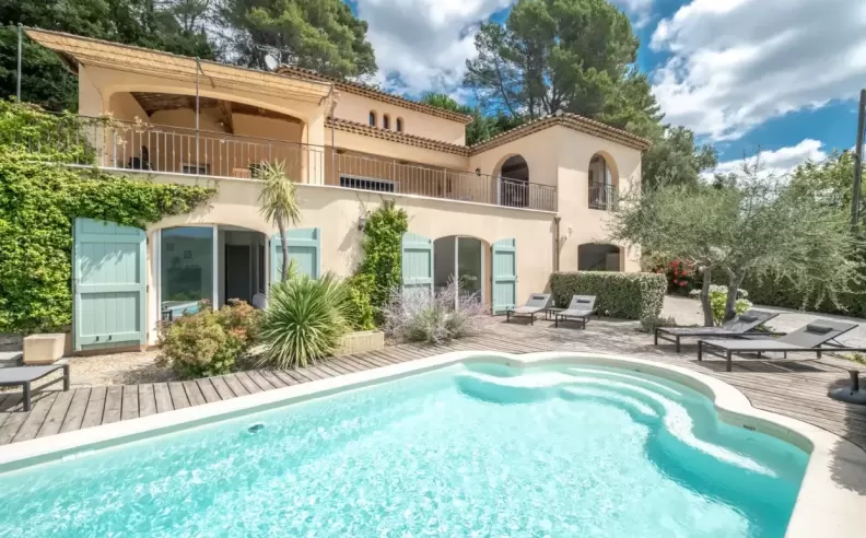 Mountain Villa in Bagnols-en-Forêt