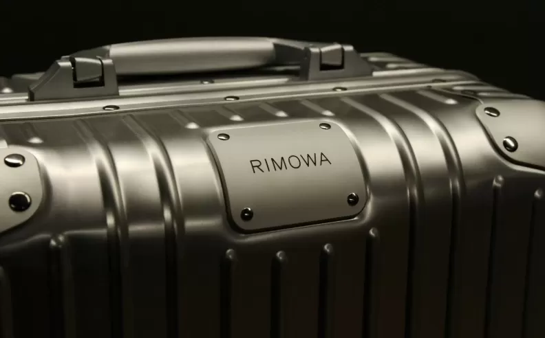 حقيبة السفر Rimowa Aluminum: الخيار المثالي لرفاهية السفر