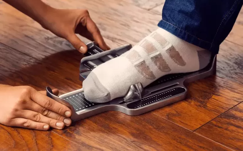 Accurate Foot Measurement by a Specialist