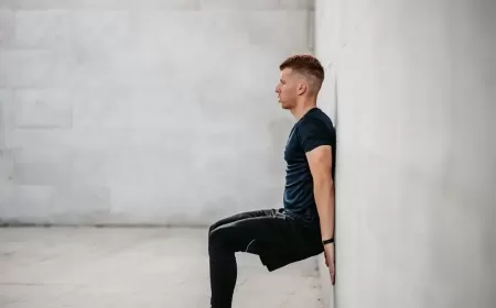كيف تستفيد من تمرين سكوات الحائط لتقوية ساقيك بسرعة وفعالية