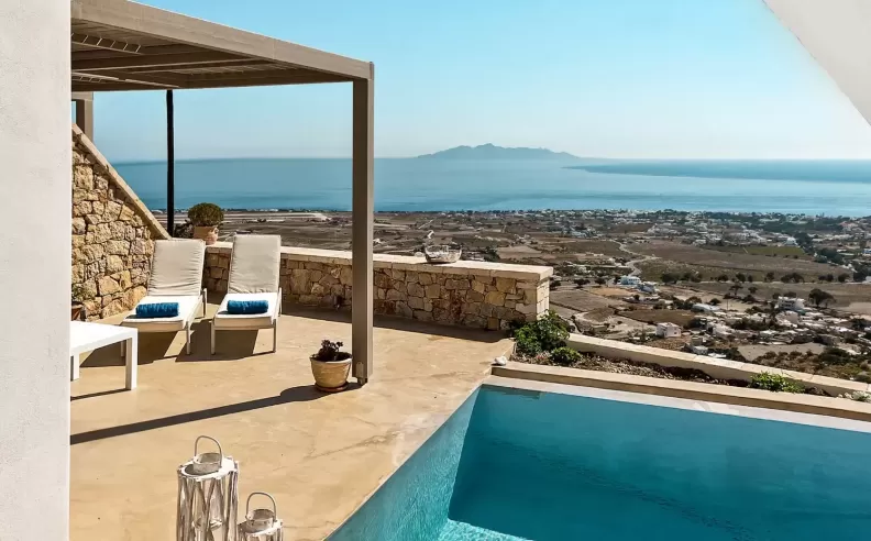 Eiola Superior Villa: Modern Luxury in Southeast Santorini