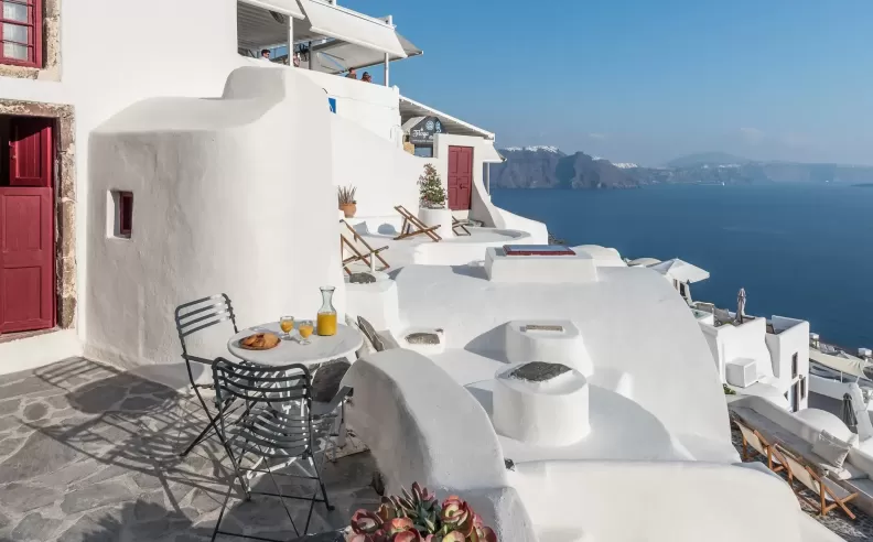 Cave House: Traditional Charm on the Santorini Cliffs