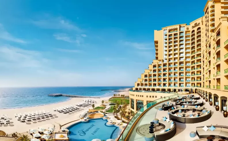 تجربة فاخرة في فنادق عجمان: الهدوء والرفاهية في واحة الشواطئ
