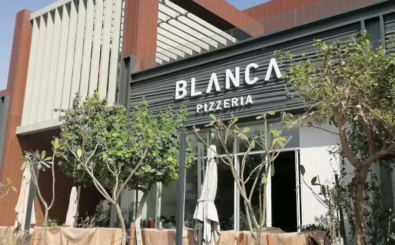 نكهات نابولي في Blanca Pizzeria