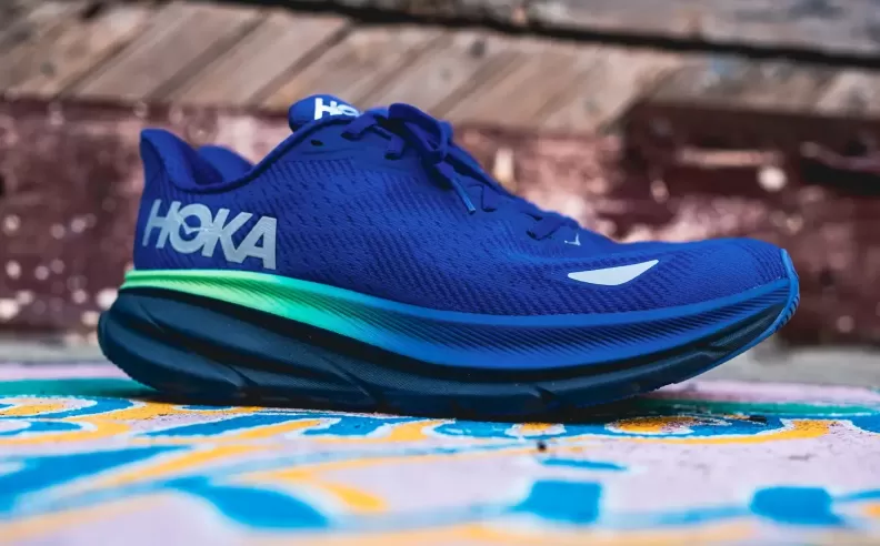 Hoka Clifton 9 GTX: أداء شامل مميز