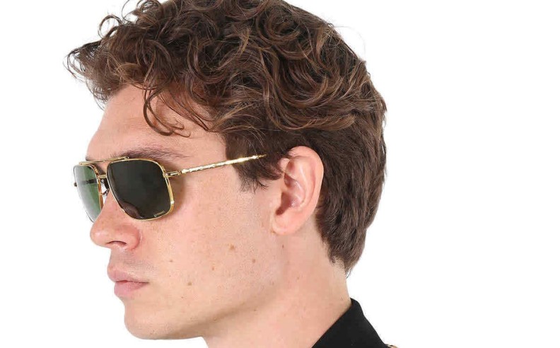 Mirrored Aviators for a Bold Look