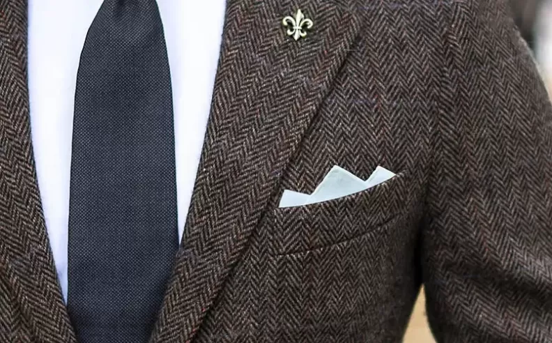 The Three-Point Fold – A Bold Statement for Formal Occasions