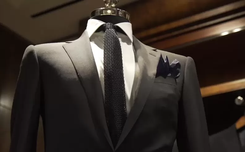 Master the Art of Folding a Pocket Square – Classic Styles for Every Look