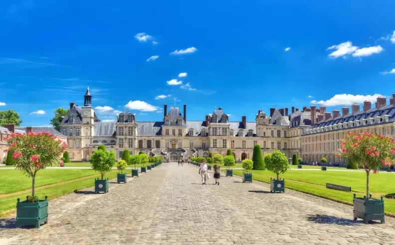 المشي في غابة Fontainebleau واستكشاف القصر التاريخي